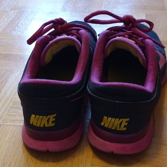 Nike shoes - Picture 3 of 6